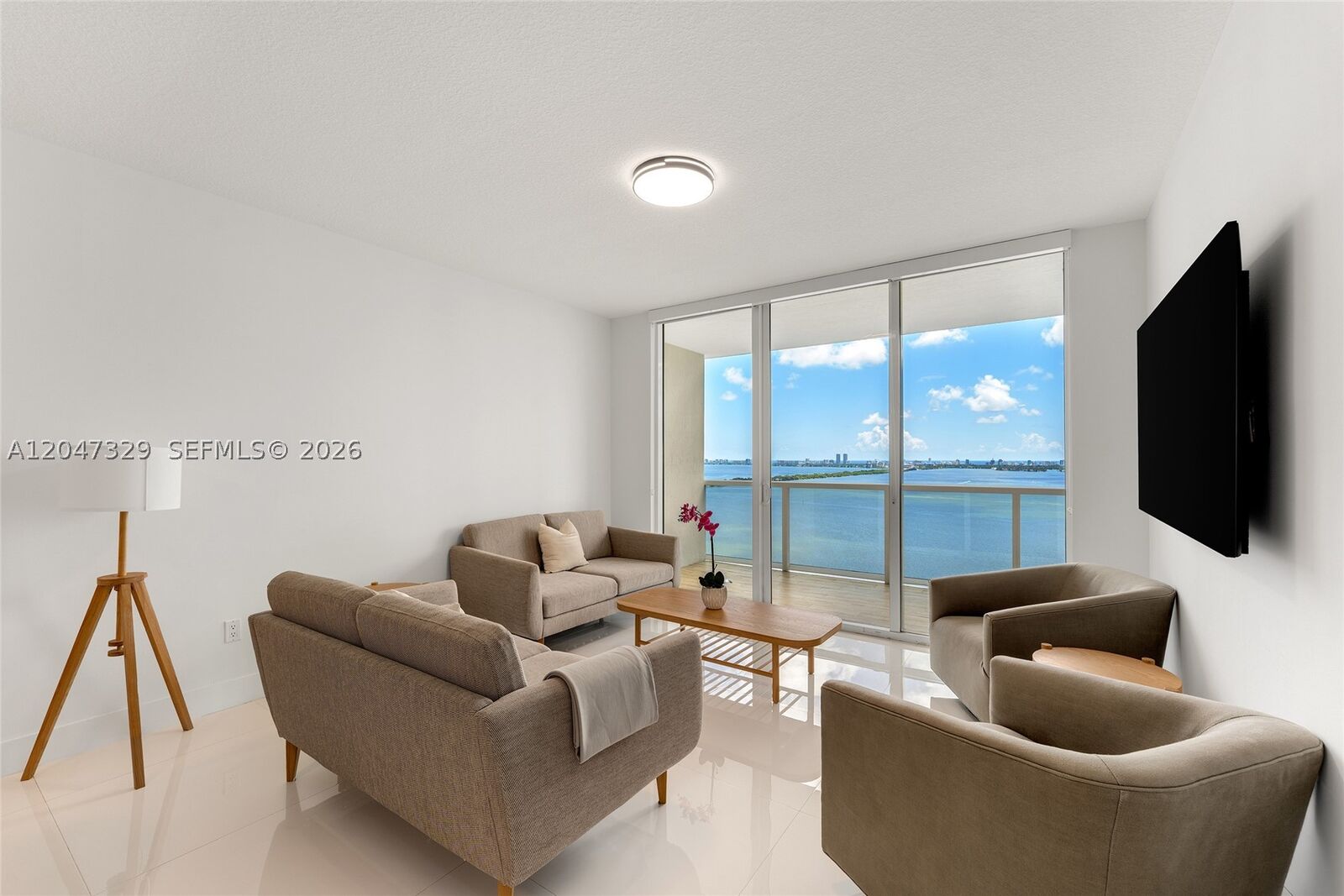 Property Photo:  600 NE 27th St 2904  FL 33137 