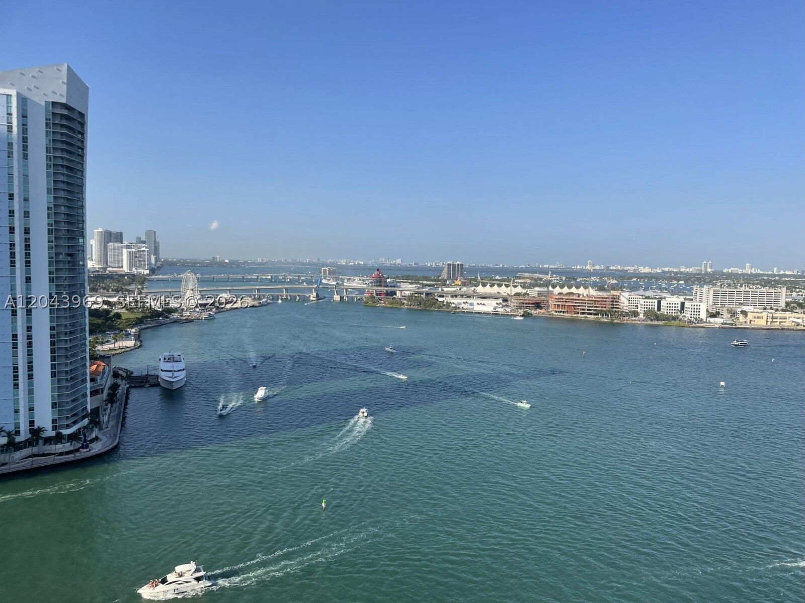 Property Photo: 888 Brickell Key Dr 2610 FL 33131