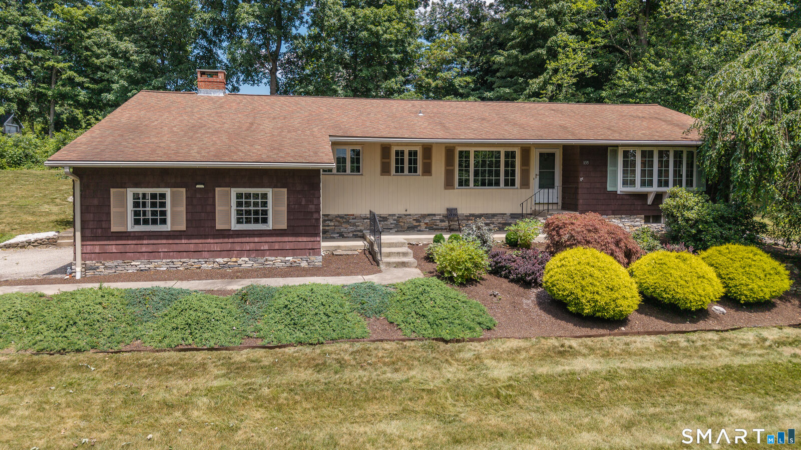 Property Photo:  135 Walnut Tree Hill Road  CT 06484 