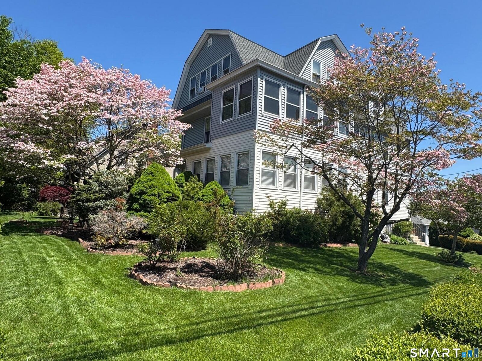 Property Photo:  290-292 Grandview Terrace  CT 06114 