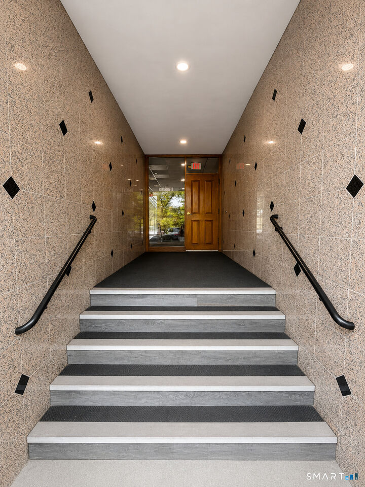 Property Photo:  100 Wells Street 1B  CT 06103 