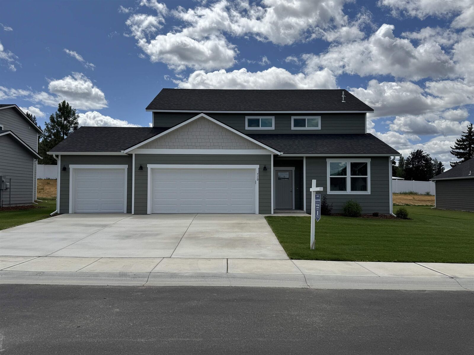Property Photo:  710 E 4th St  WA 99006 
