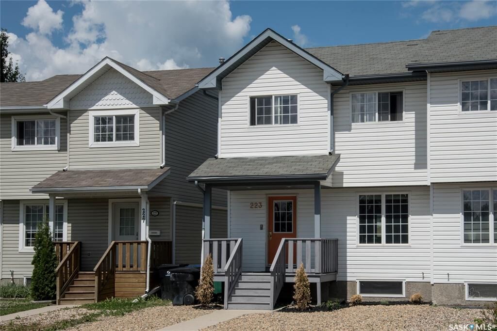 Property Photo:  223 Rutherford Crescent  SK S7N 4X5 