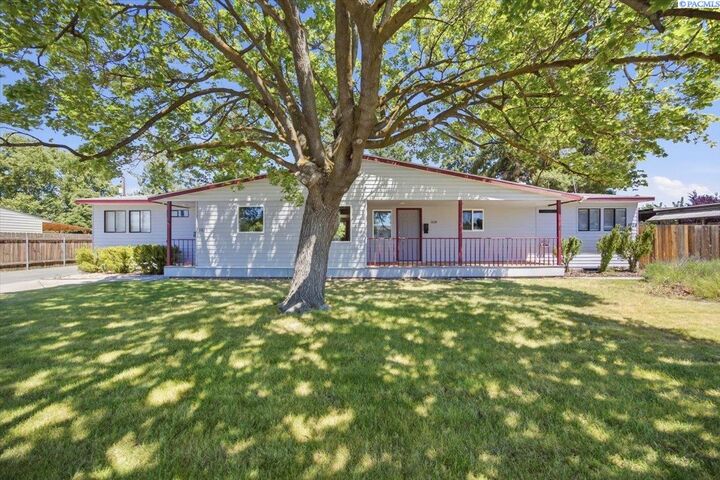 Property Photo:  1026 Birch Ave  WA 99354-3073 