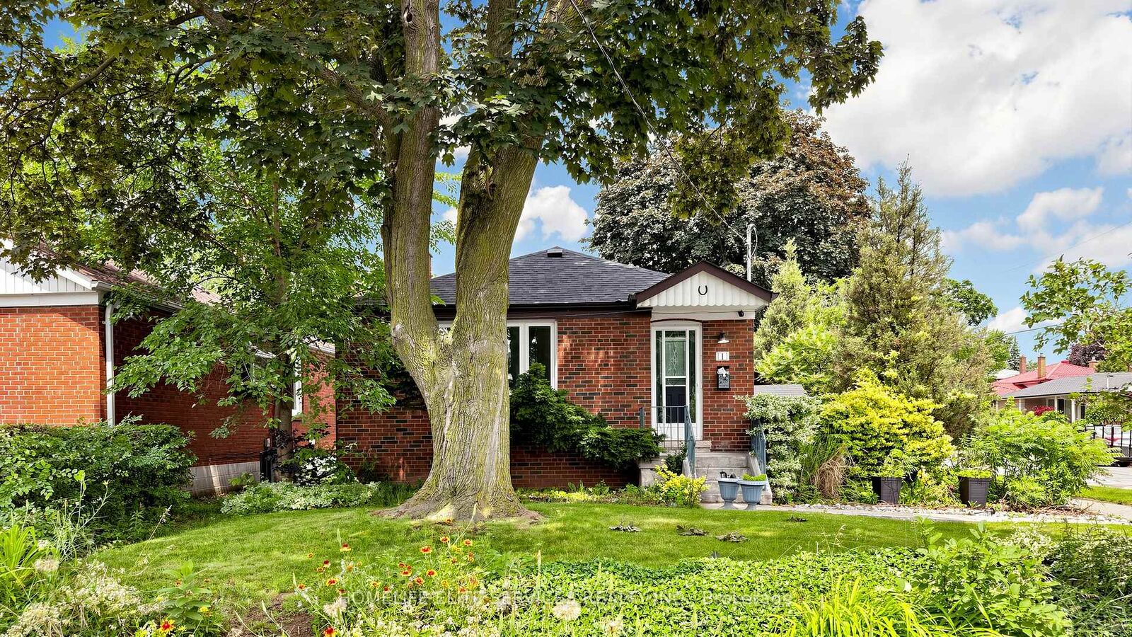 Property Photo:  1 Helsby Crescent  ON M8W 4V7 
