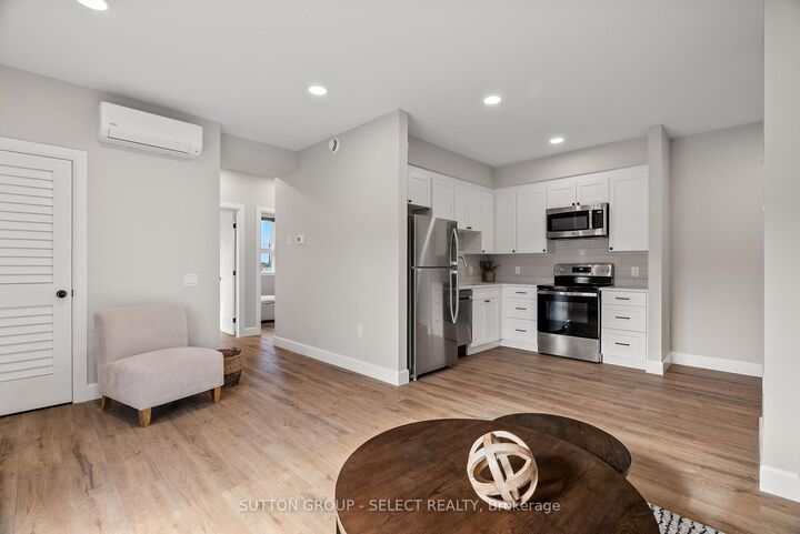 Property Photo:  76 Hamilton Street 203  ON N7A 1P9 