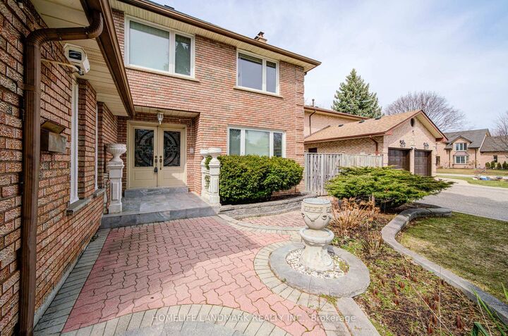 Property Photo: 4303 Bridlepath Trail ON L5L 3K3