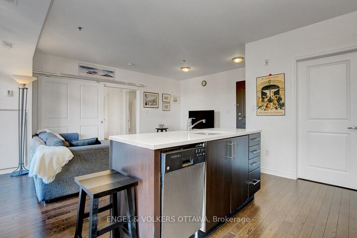 Property Photo:  429 Kent Street 428  ON K2P 1B5 