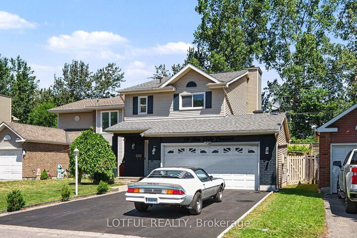 Property Photo: 52 Fair Oaks Crescent ON K2G 4W5