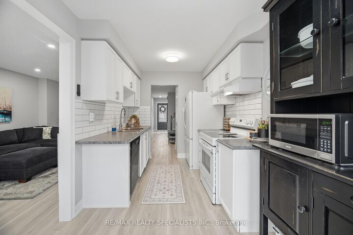 Property Photo:  69 Wood Circle  ON L7E 1R4 