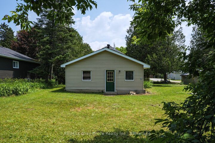 Property Photo: 586 Dawson Street S ON N0H 2T0