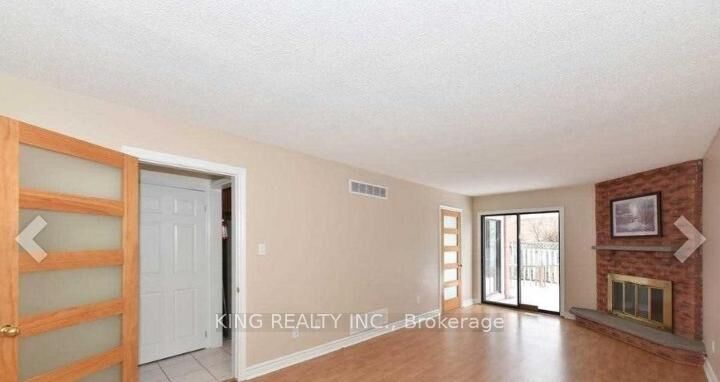 Property Photo:  526 Grove Street E  ON L4M 5Z2 