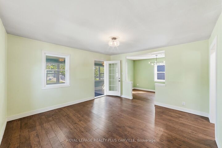 Property Photo:  47 Stewart Street  ON L6K 1X6 