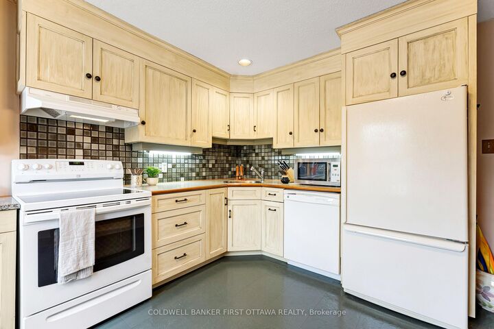 Property Photo: 7A Lewis Street ON K7H 1M6