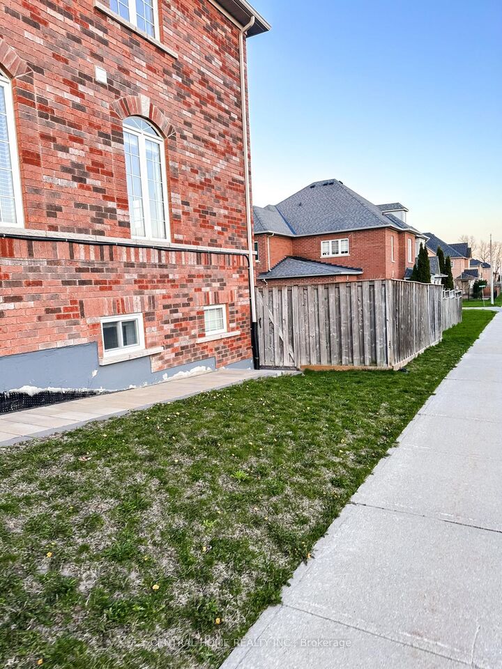 Property Photo: 47 Aikenhead Avenue Lower ON L4S 0A8