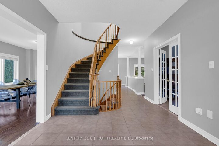 Property Photo:  22 Silvercreek Crescent  ON L4N 1S7 