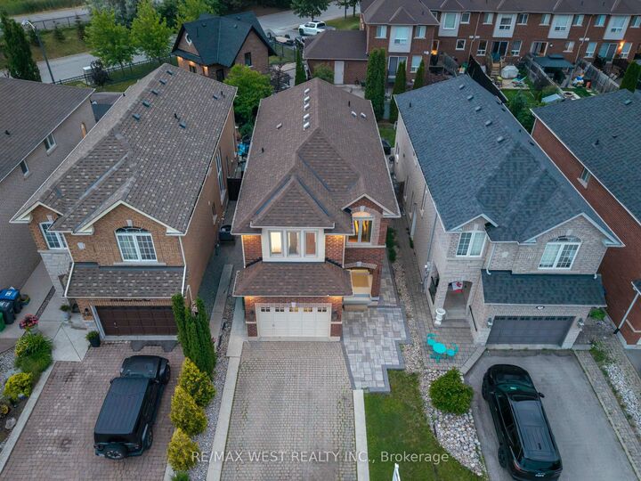 Property Photo:  312 Ellwood Drive W  ON L7E 2G9 