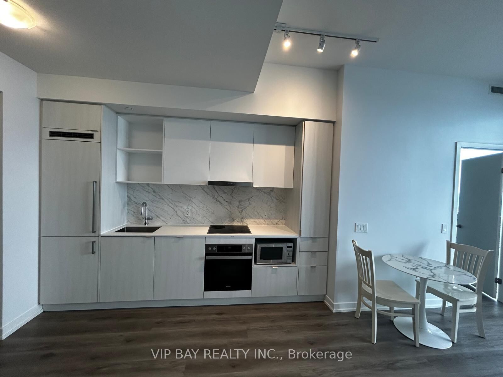 Property Photo:  138 Downes Street 5905  ON M5E 0E4 