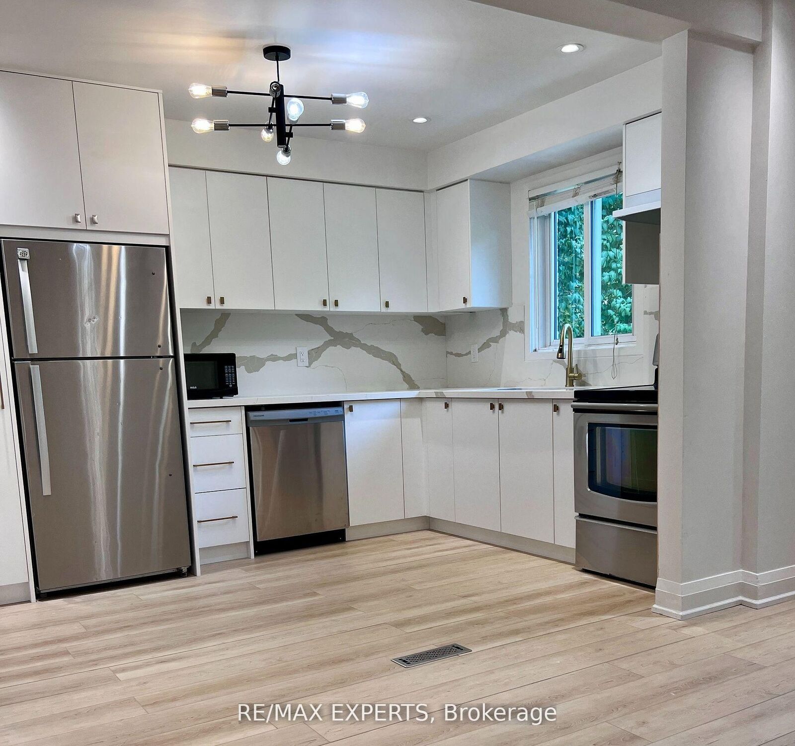 Property Photo:  103 Guthrie Crescent  ON L1P 1A6 