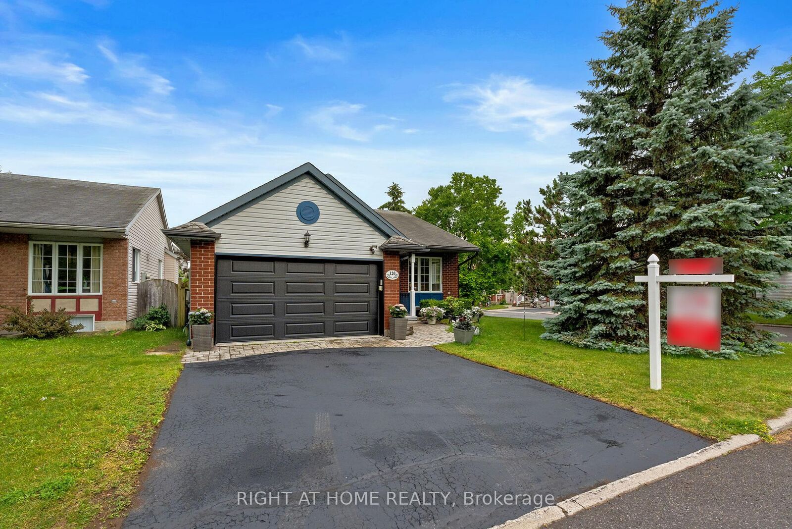 Property Photo:  120 Grandpark Circle  ON K1G 6R5 