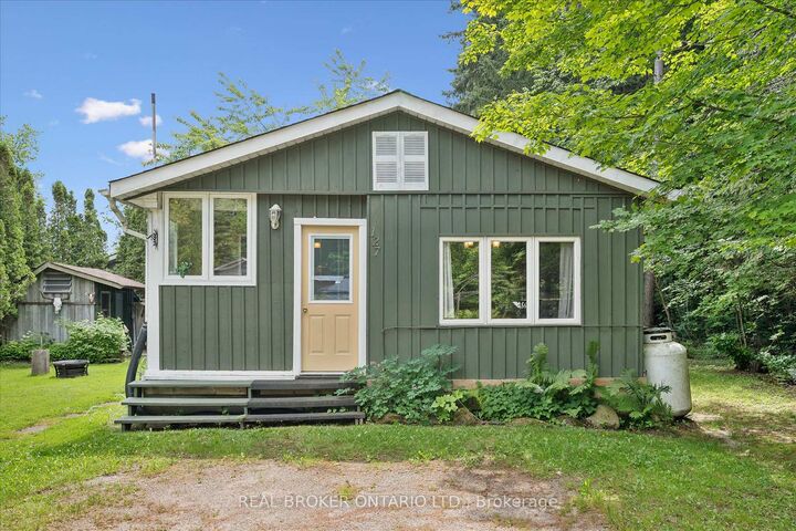 127 Cedar Crescent — photo 1