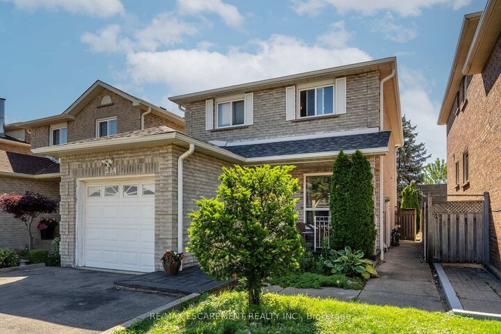 Property Photo:  234 Lech Walesa Drive  ON L5B 3H3 