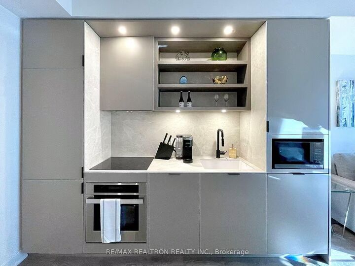 Property Photo:  55 Charles Street E 1609  ON M4Y 0J1 