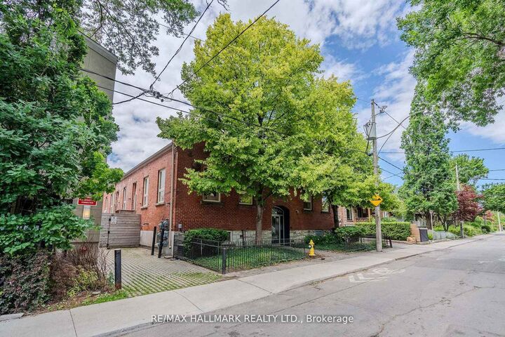 Property Photo:  8 Bartlett Avenue 2  ON M6H 3E6 