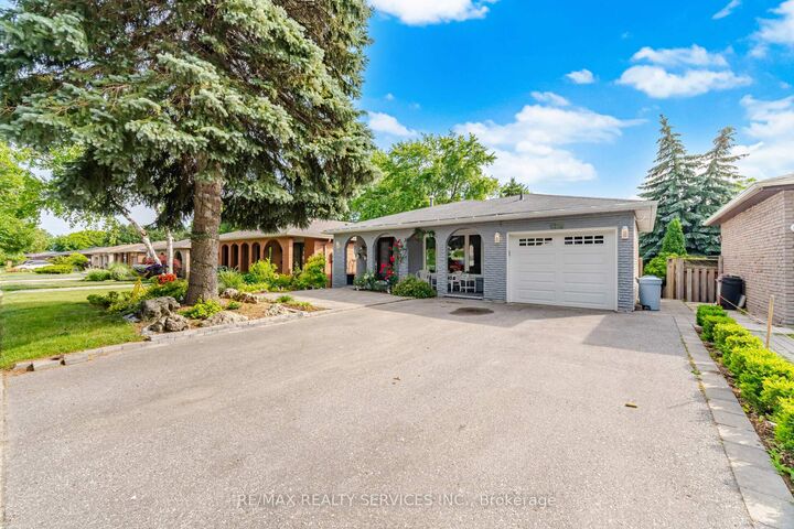 Property Photo:  133 Romfield Circuit  ON L3T 3H7 