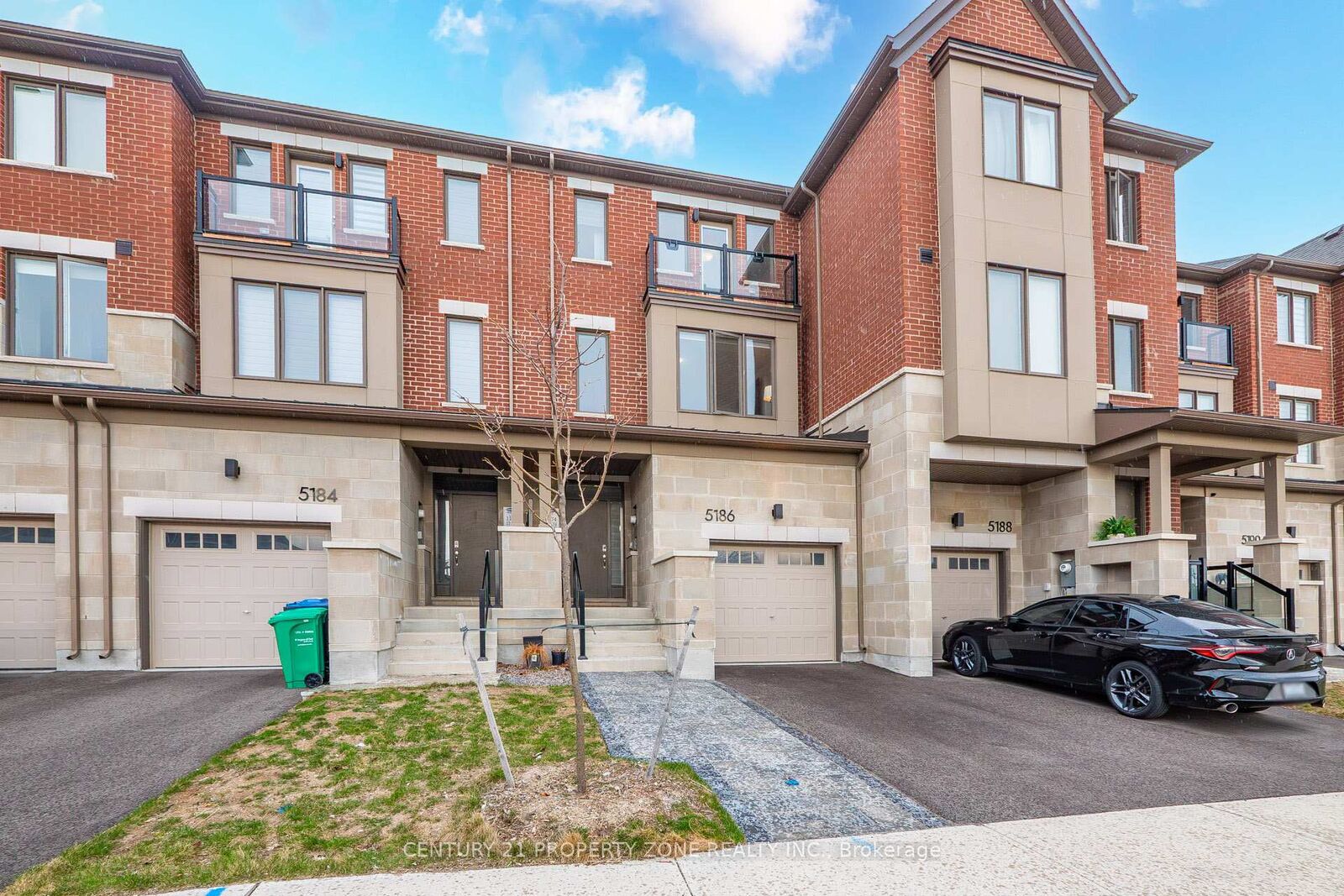 Property Photo: 5186 Viola Desmond Drive ON L5M 2S7