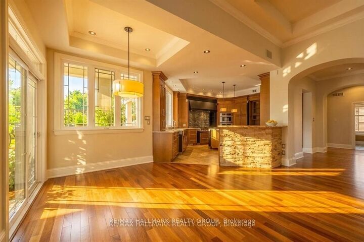 Property Photo: 5800 Queenscourt Crescent ON K4M 1K3