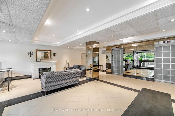 Property Photo: 1320 Mississauga Valley Boulevard 410 ON L5A 3S8