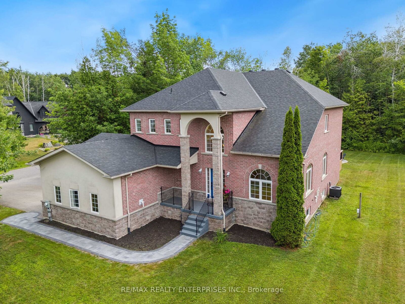 Property Photo:  2036 Birkshire Woods Lane  ON L3V 6H2 