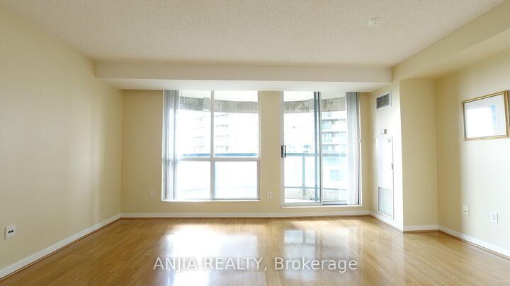 Property Photo:  23 Lorraine Drive 611  ON M2N 2E3 