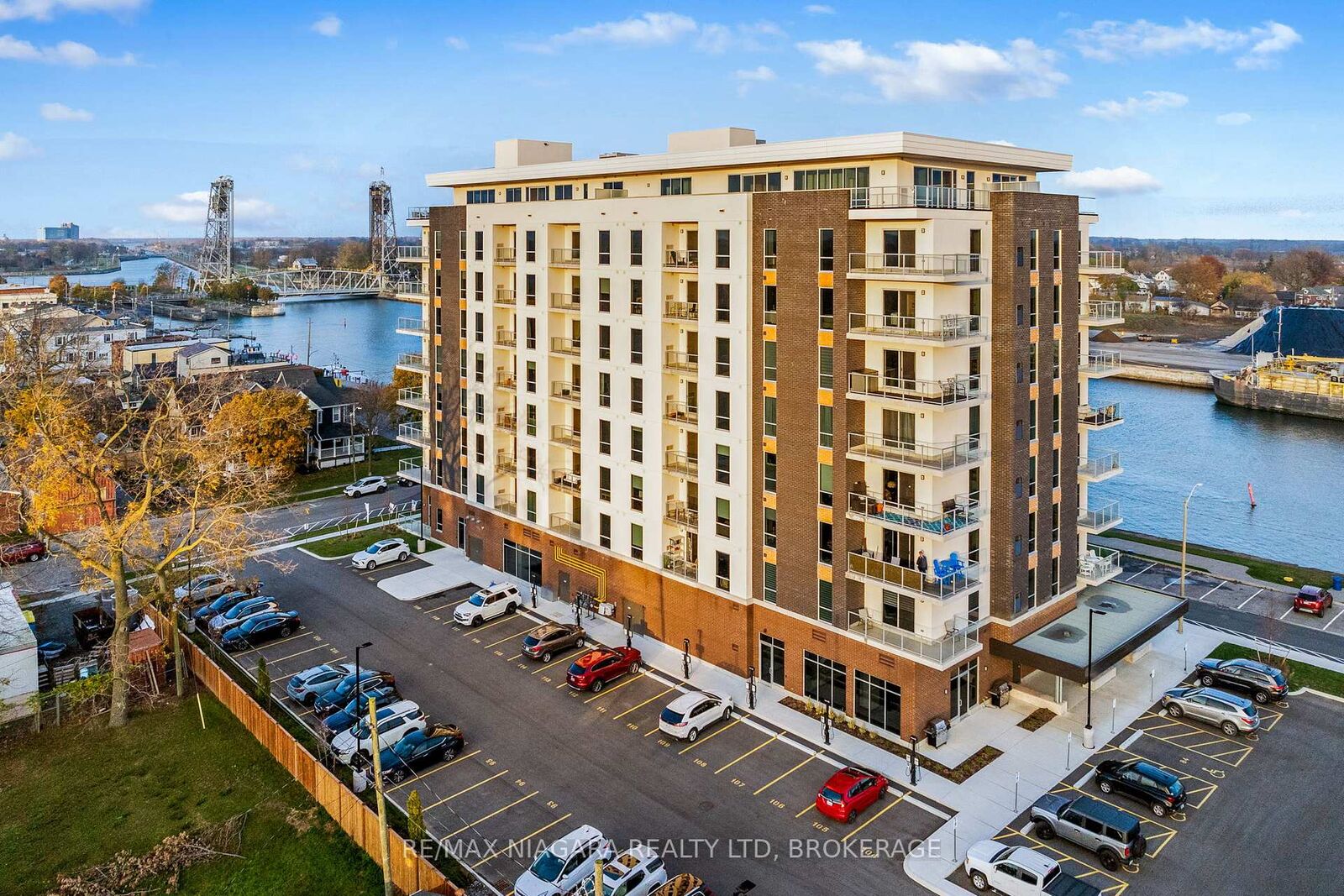 Property Photo:  118 West Street 703  ON L3K 0B9 