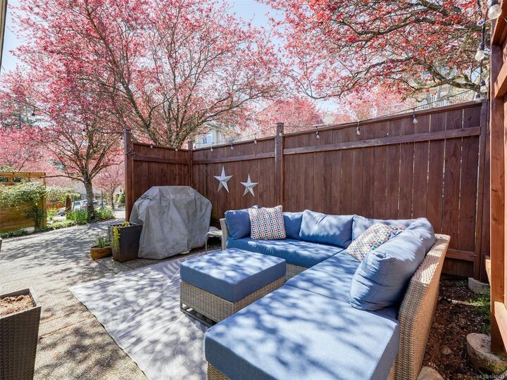 Property Photo:  515 Selwyn Falls Dr  BC V9B 6P3 