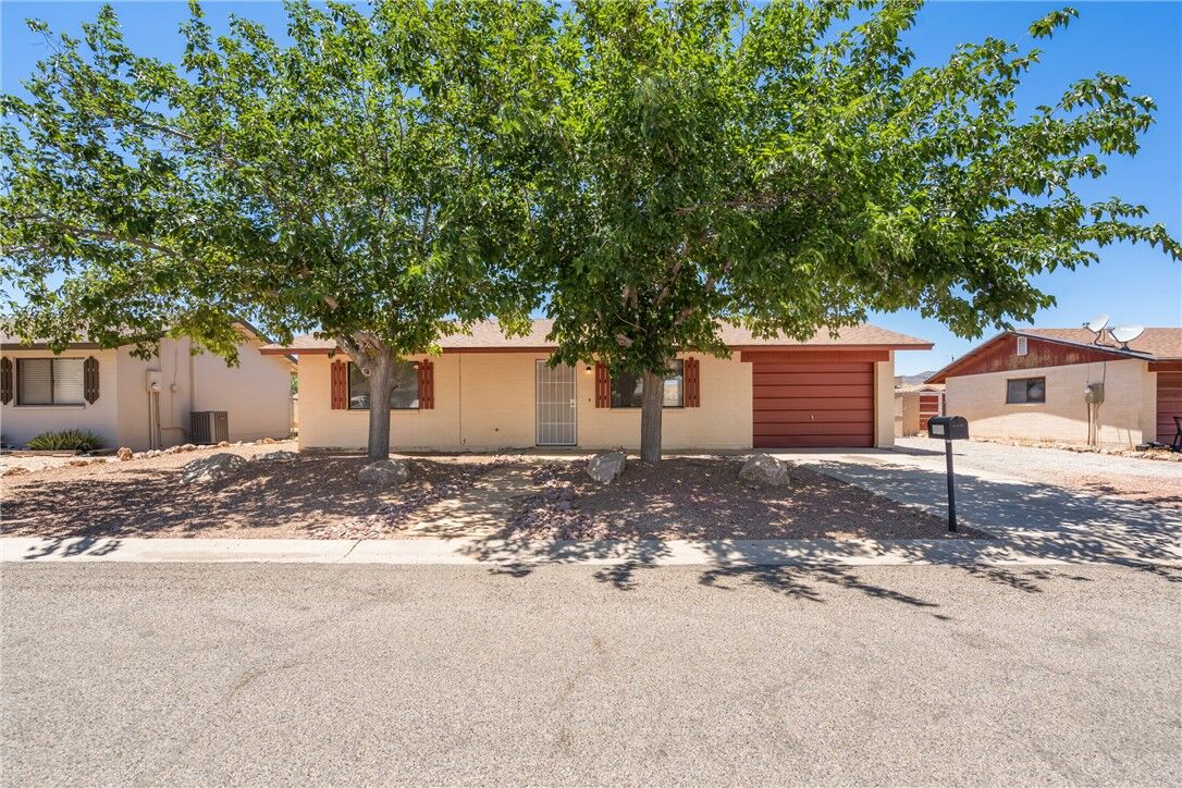 Property Photo: 3611 N Pearl Street AZ 86409
