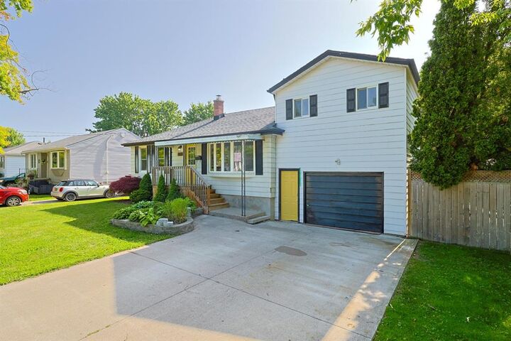 898 Grandview Avenue — photo 1