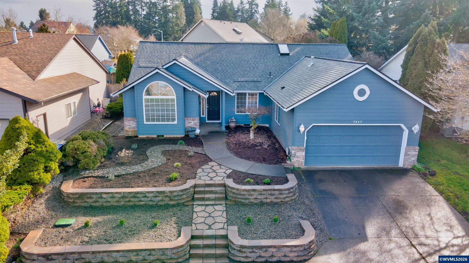 Property Photo: 5847 Cobalt Lp SE OR 97306