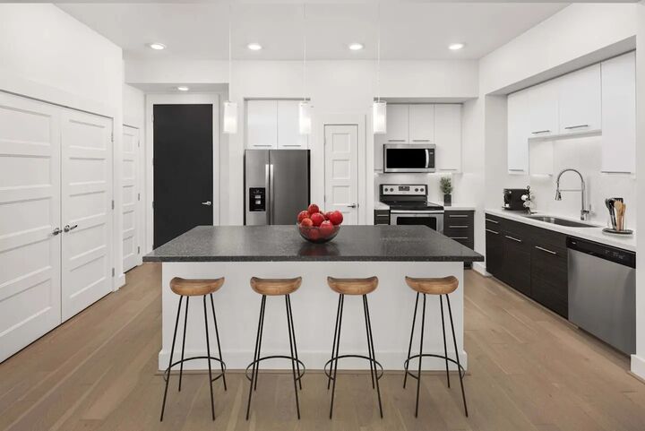 Property Photo: 2727 Travis Street 648 TX 77006