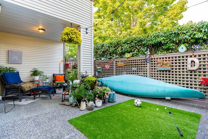 Property Photo: 15991 Thrift Avenue 104 BC V4B 2M9