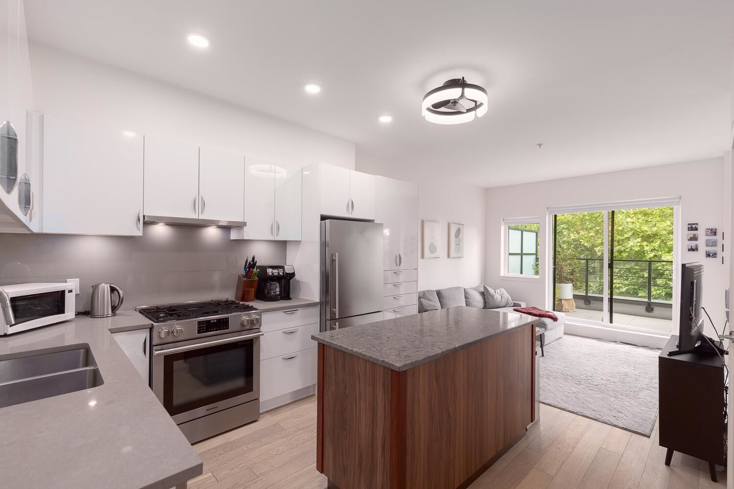 Property Photo:  2666 Duke Street 404  BC V5R 4S9 