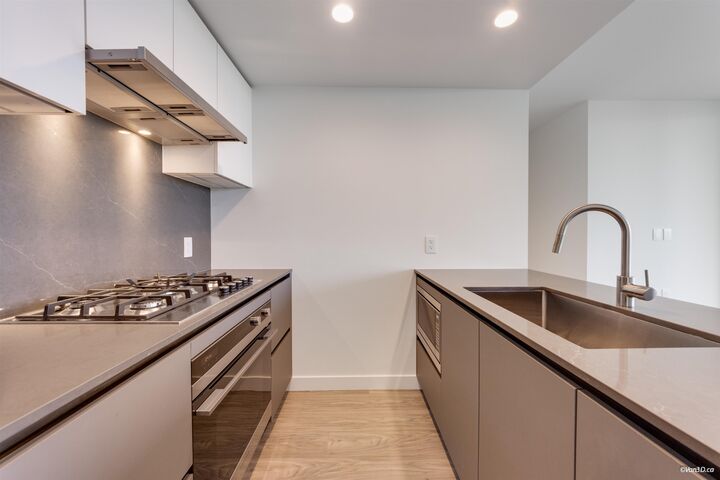 Property Photo:  2135 Springer Avenue 708  BC V5B 0C1 