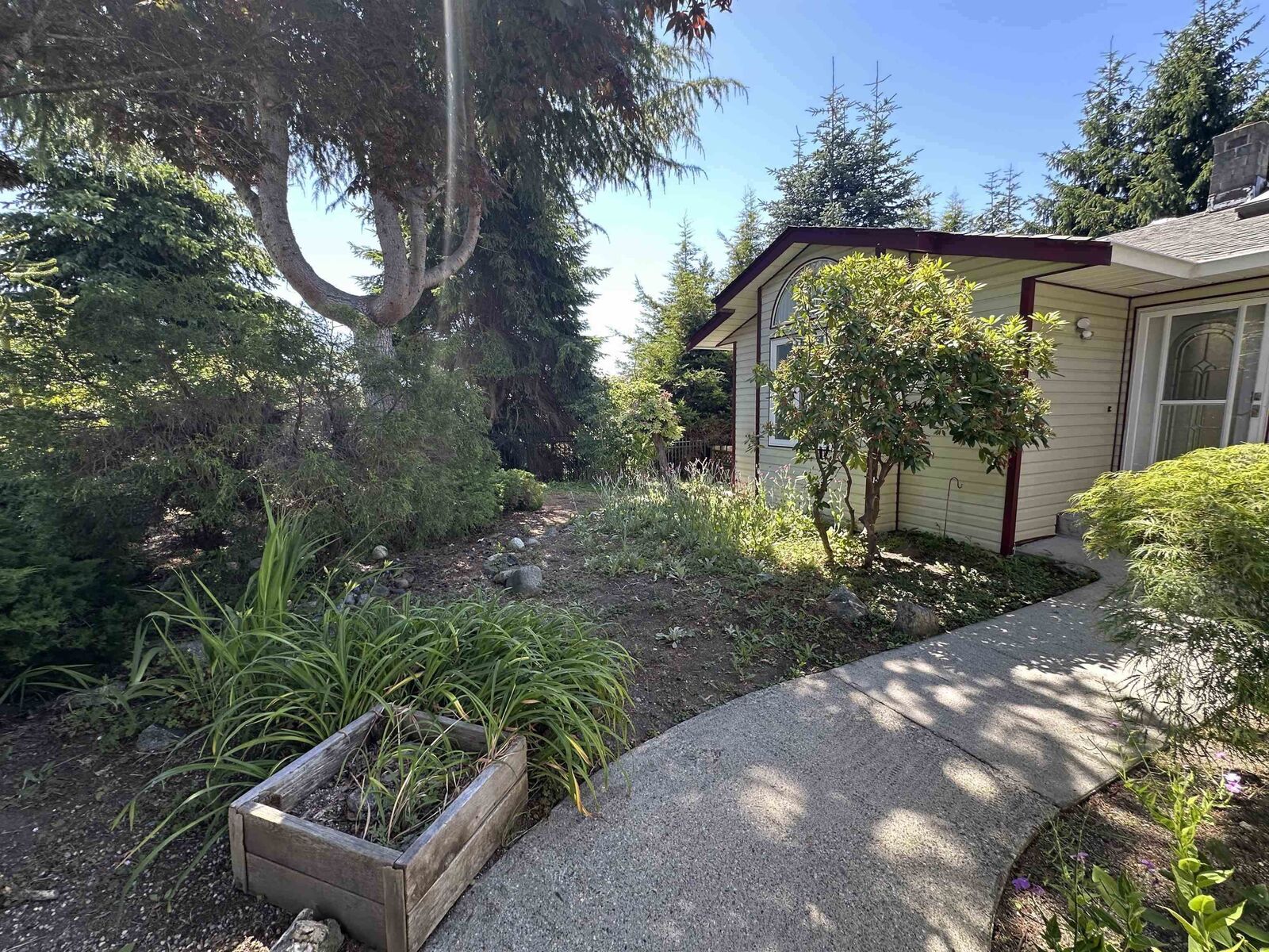 Property Photo: 4987 Laurel Avenue BC V7Z 0B9