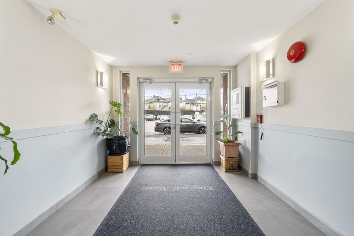 Property Photo:  760 Kingsway Ph23  BC V5V 3C1 