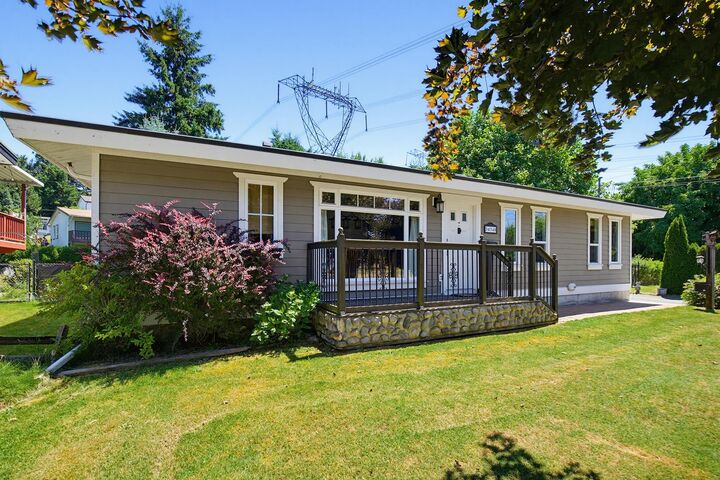 34348 Laburnum Avenue — photo 1