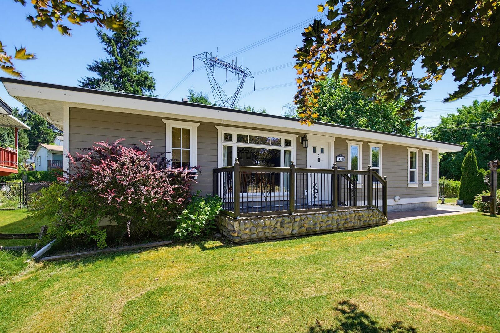 Property Photo: 34348 Laburnum Avenue BC V2S 4T9
