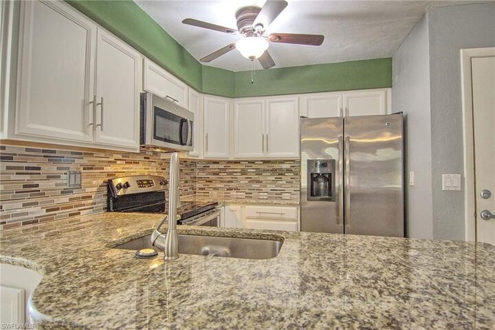 Property Photo:  1100 Pondella Rd 807  FL 33909 