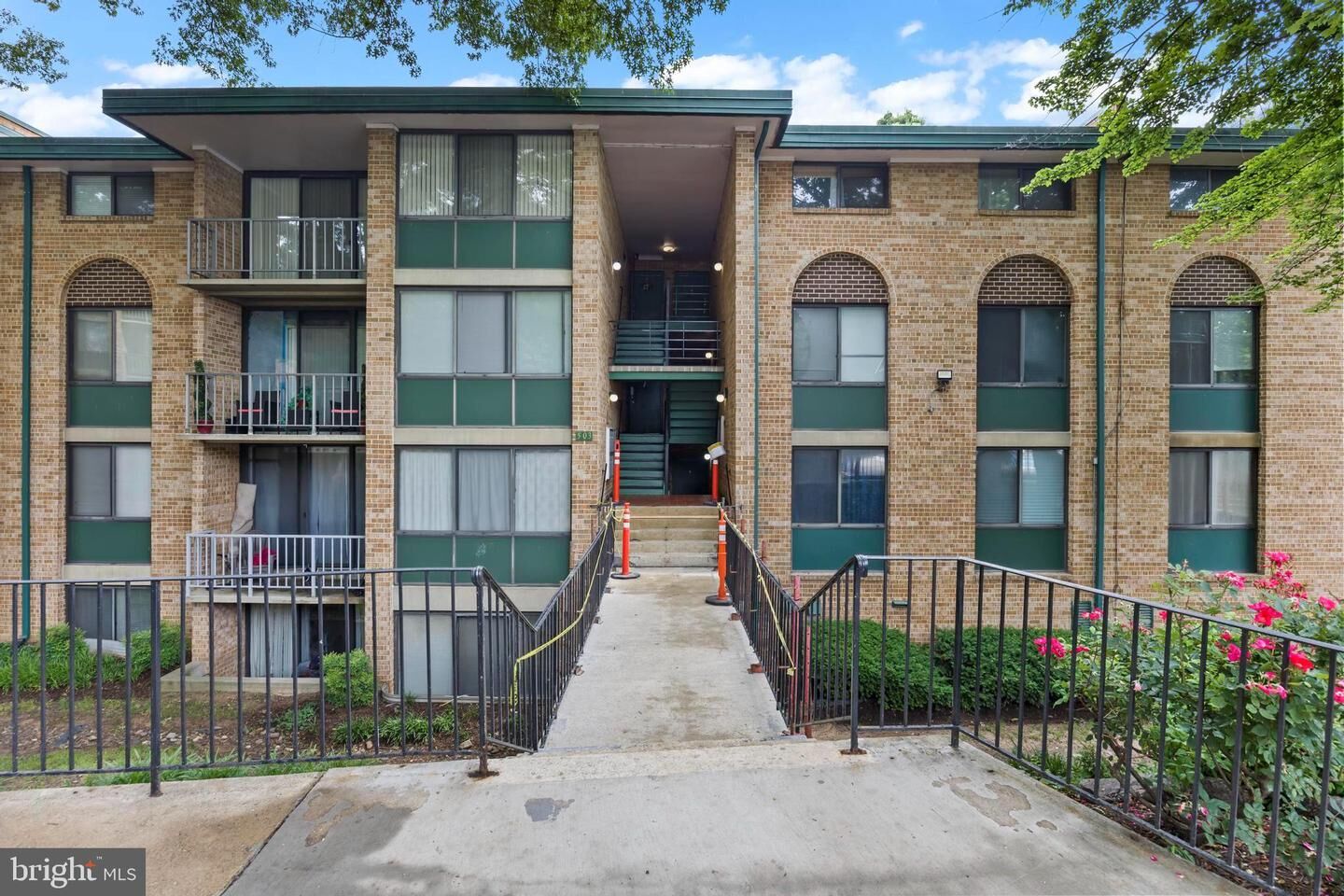 Property Photo: 503 N Armistead Street 102 VA 22312
