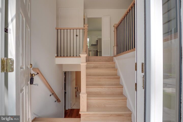 Property Photo:  203 Locust Street SW  VA 22180 